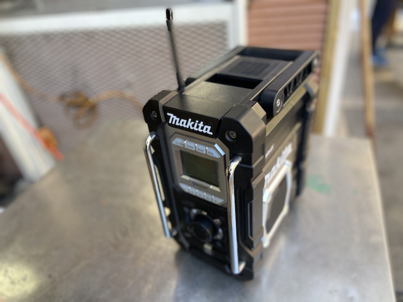 充電式ラジオ　マキタ　MR108